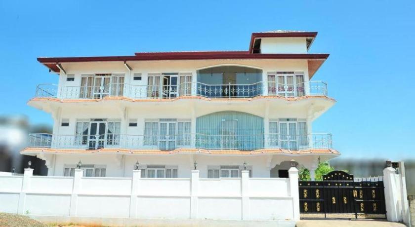 Hotel Glee Trincomalee Eksteriør bilde